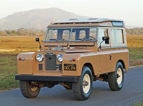 1964-Land-Rover-Series-IIA-88-Station-Wagon-Front.jpg