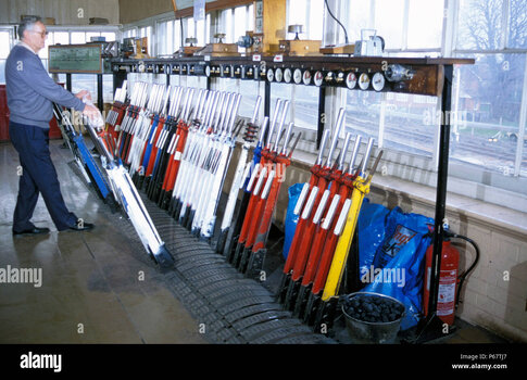 signal-box-interior-at-princes-risborough-with-old-style-lever-frame-c-1992-P67TJ7.jpg