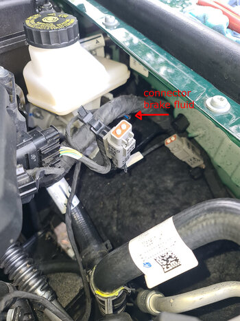 20230728_120108 arrow connector brake fluid.jpg
