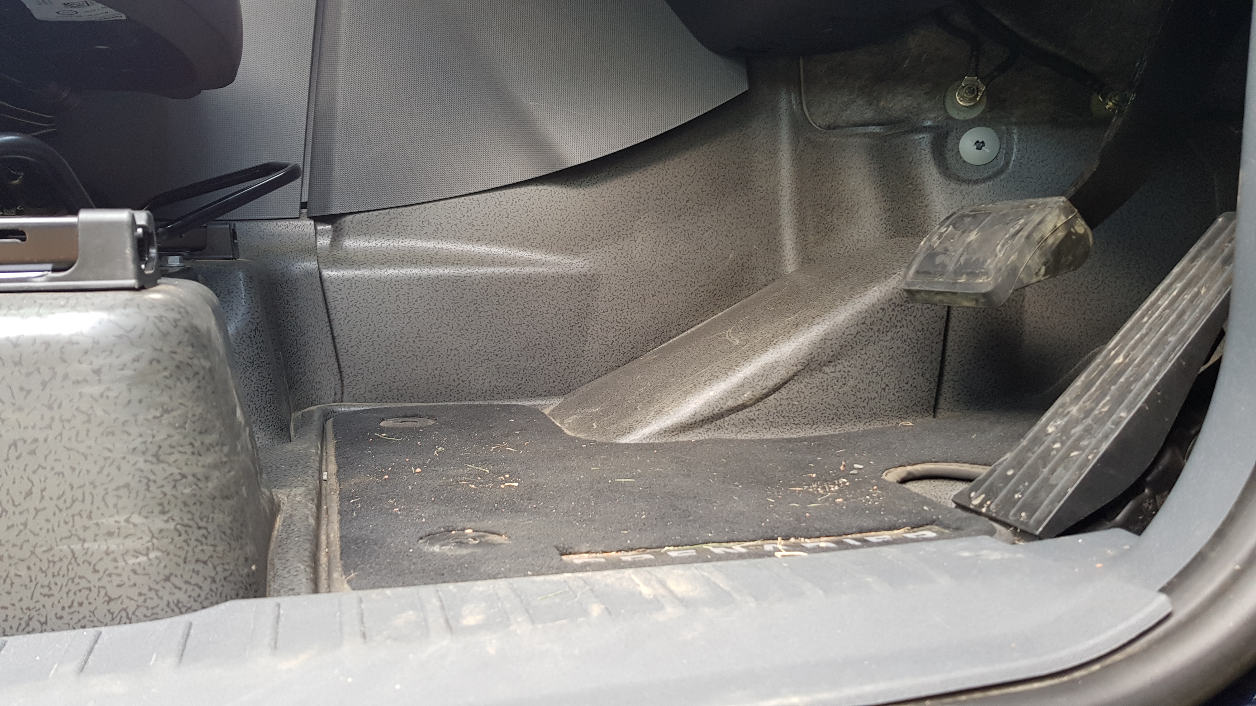 Aus Test Veh RHD Footrest 2.jpg