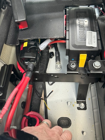 battery area wires.jpg