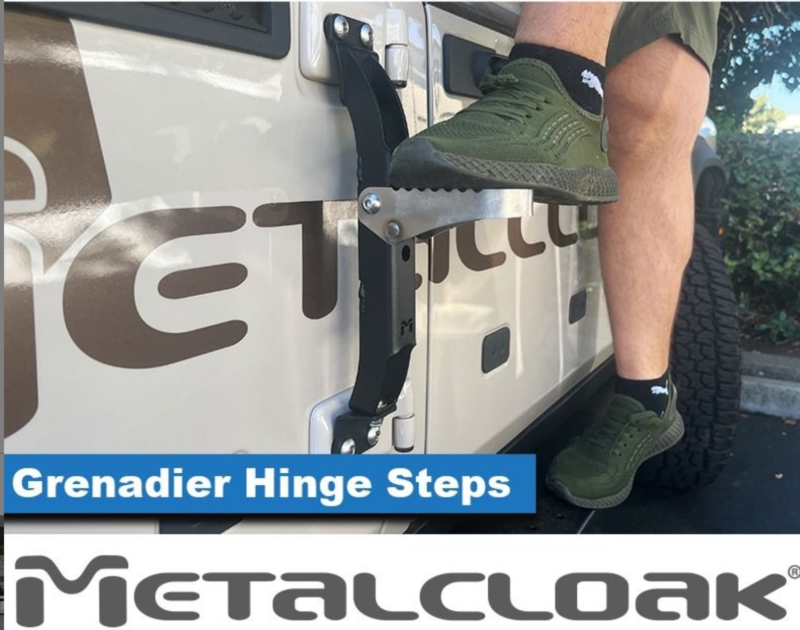 Hinge Step open Grenadier.jpg