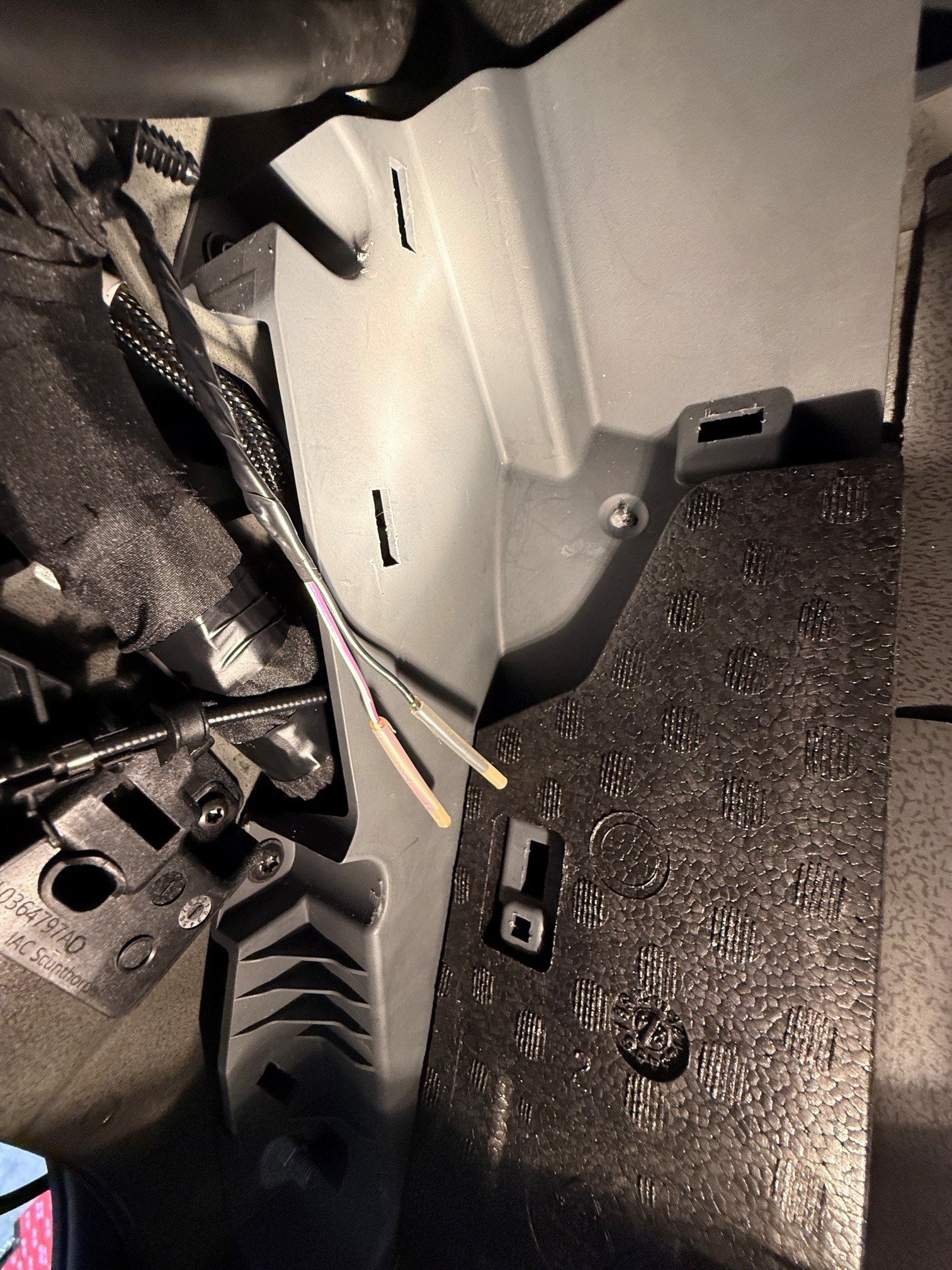 Int Aux wiring pig tails on LH Drive.jpg