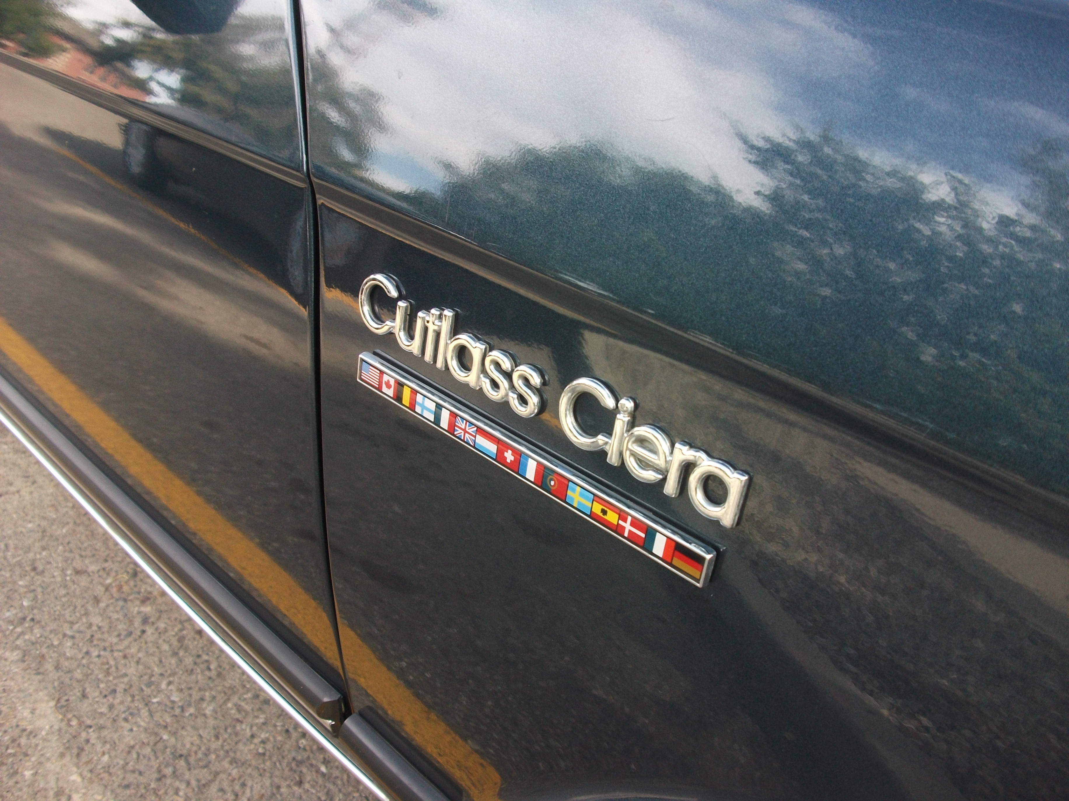 1988_Oldsmobile_Cutlass_Ciera_Coupe_-_International_Series_badge_%286141443796%29.jpg